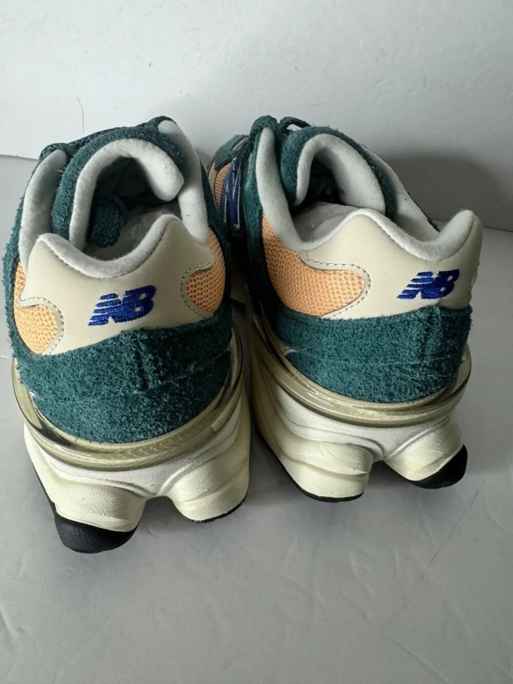 NIB New Balance 9060 Sneakers Green Orange Big Boys US 7 EU 40